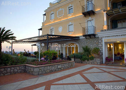 Luna Hotel 